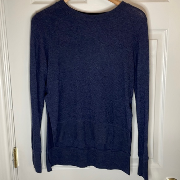 COPY - Alo Yoga Glimpse Long Sleeve Top in Rich Navy - Picture 3 of 4